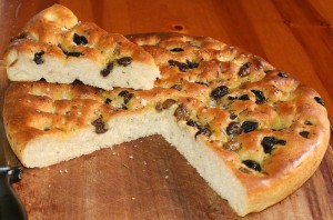 focaccia-aux-herbes-et-olives